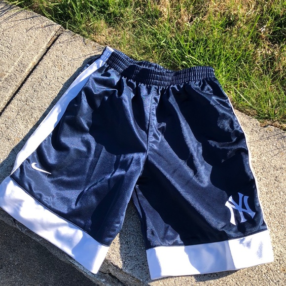 new york yankees nike shorts